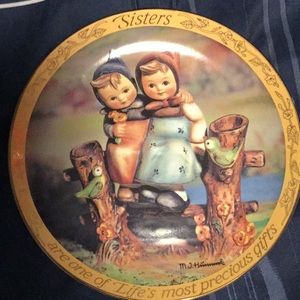 M J Hummel, Sisters Plate Collection Serial # F9019